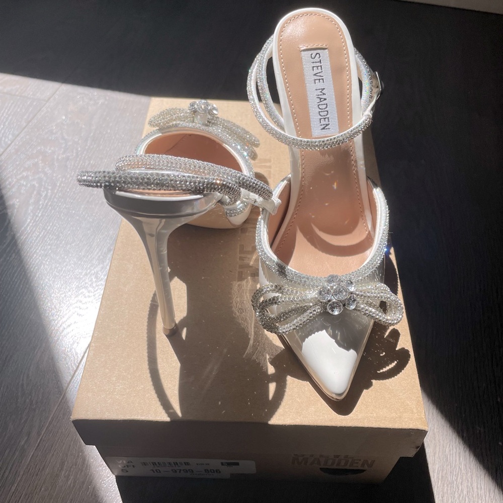 Steve Madden Viable Heels (White) - Size 5
